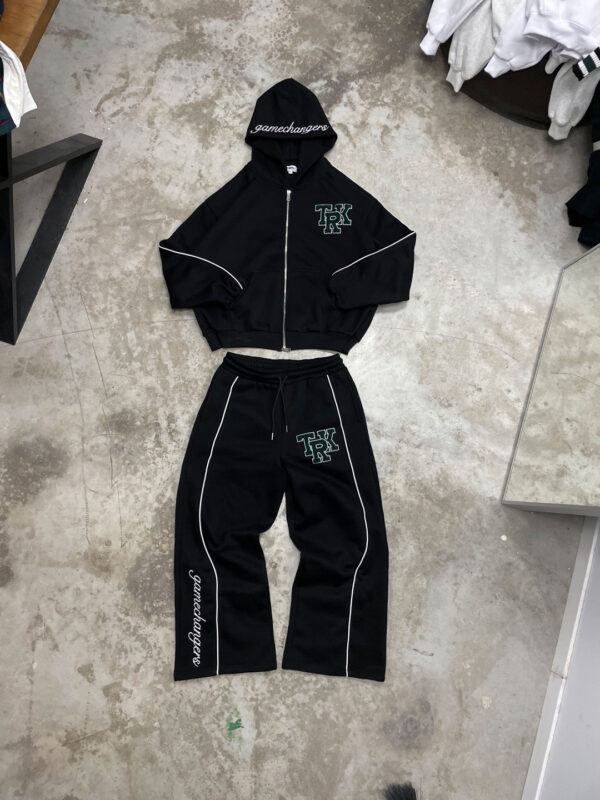 TRIKKO Pantalon " VARSITY JOGGERS " color negro