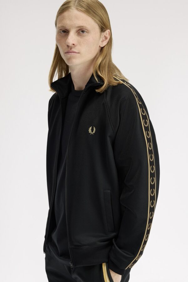 FRED PERRYChaqueta"Con contraste"color negro