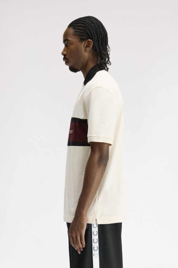 FRED PERRYPolo"Con panel bordado"color crudo