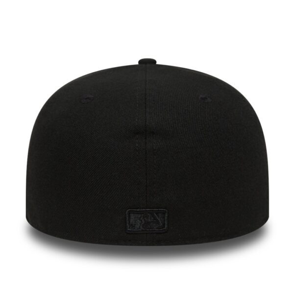 NEW ERAGorra"BLACK ON BLACK NEYYAN"color negro