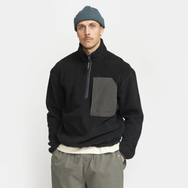 REVOLUTION Sudadera color negro
