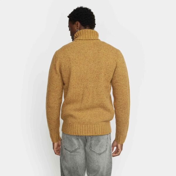 REVOLUTION Jersey cuello alto color amarillo