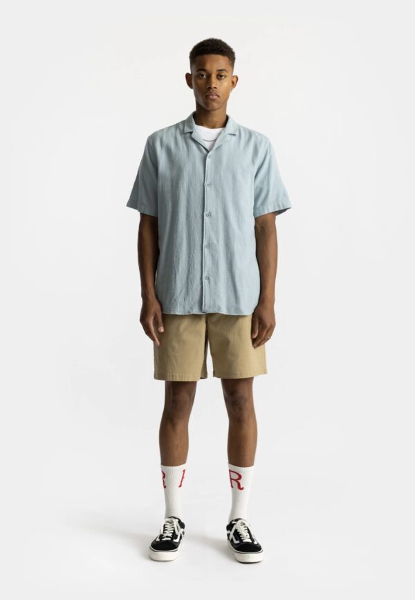 REVOLUTION Camisa "Short-sleeved Cuban Shirt" color celeste