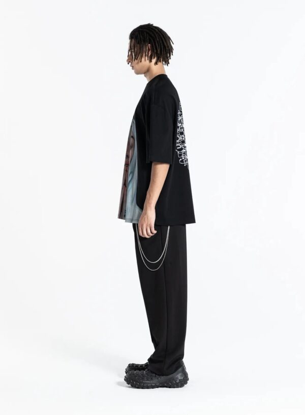 MOD WAVE MOVEMENTCamiseta"Faces Print Ultra-Oversized Tee"color negro