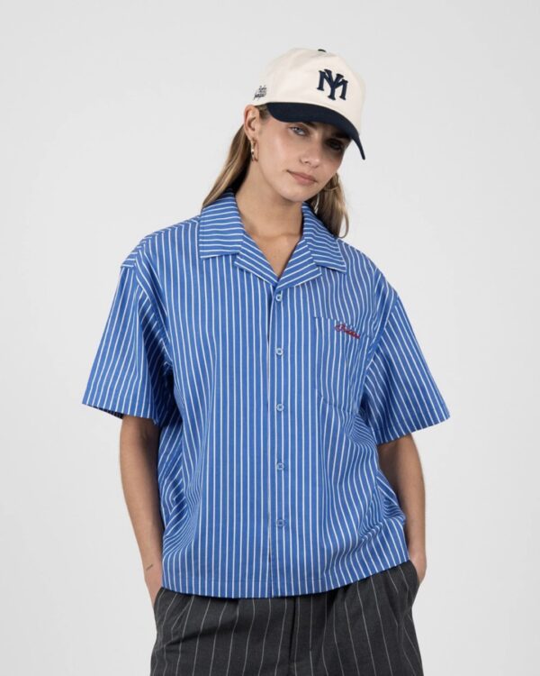 PROHIBITEDCamisa"Vineyard Breeze Shirt"color azul oscuro