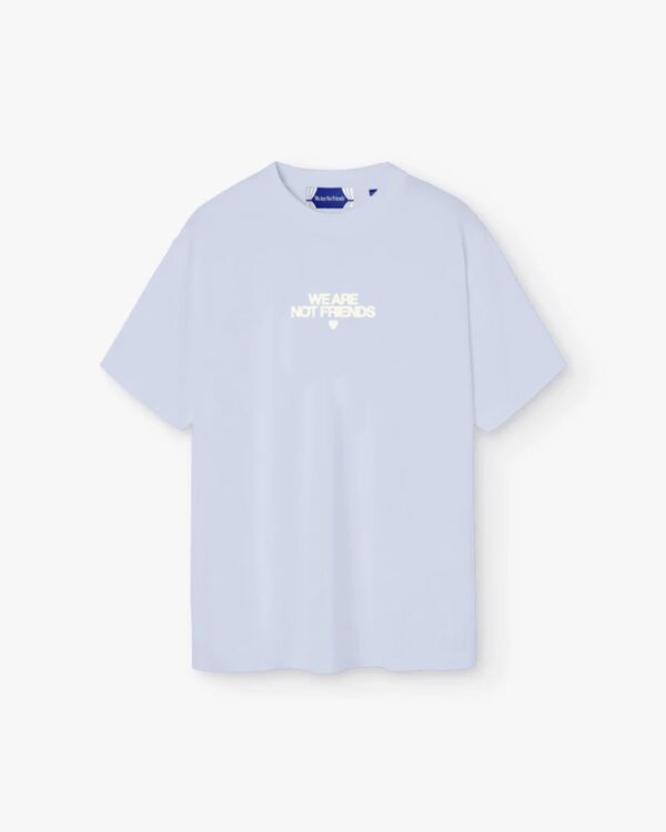 WE ARE NOT FRIENDSCamiseta"Bold Love Carolina T-Shirt"color celeste