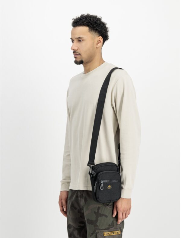 ALPHA INDUSTRIESBolso"Label Messenger Bag S"color negro