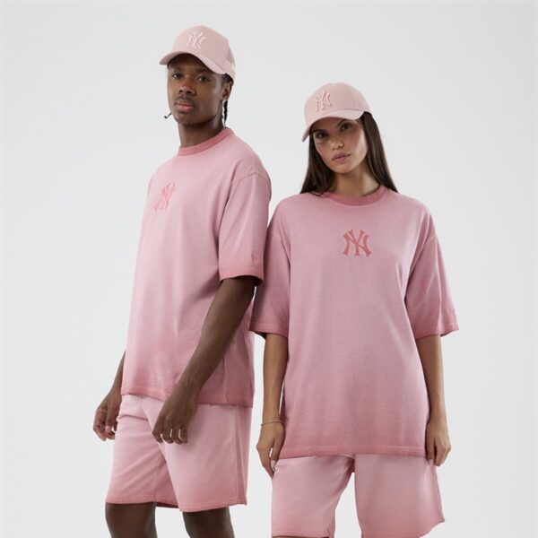 NEW ERACamiseta"MLB WASHED LOGO TEE NEYYAN PKR"color rosa
