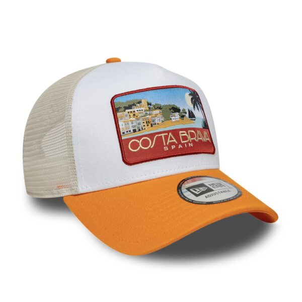 NEW ERAGorra"NE LOCATION PATCH TRUCKER NEWERA TNO"color naranja