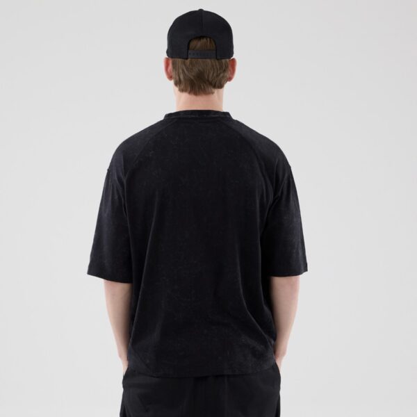 NEW ERACamiseta"MLB BOXY GRPHC TEE NEYYAN BLK"color negro