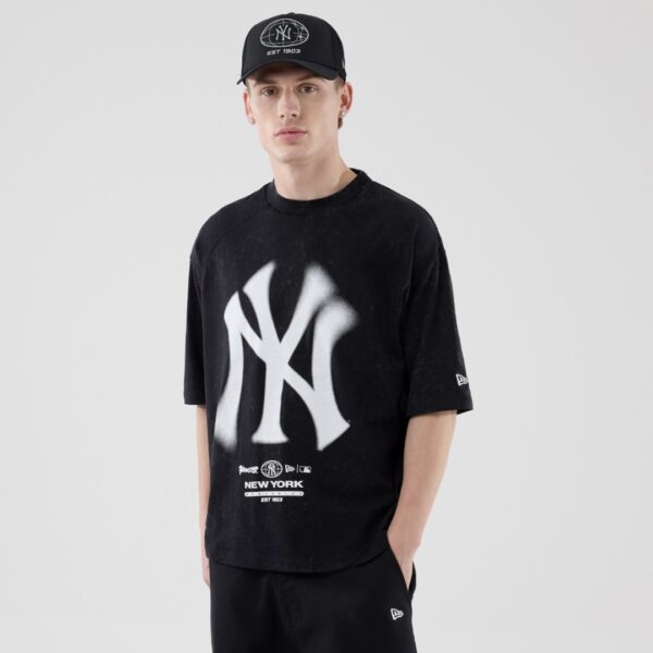 NEW ERACamiseta"MLB BOXY GRPHC TEE NEYYAN BLK"color negro