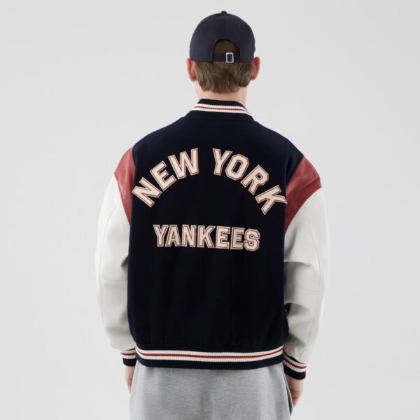 NEW ERAChaqueta"MLB VARSITY JCKT NEYYAN NVY"color marino