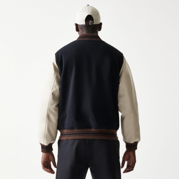 NEW ERAChaqueta"NE VARSITY JCKT NEWERA BLK"color negro