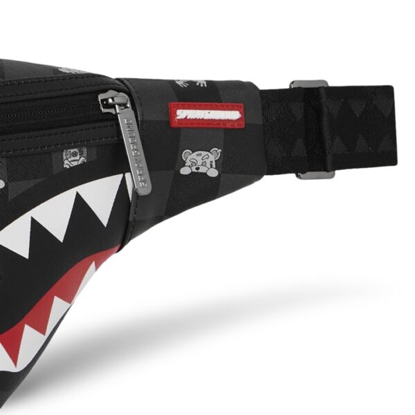 SPRAYGROUNDRiñonera"GRAY PEEKING CHARACTER CHECK SAVVY CROSSBODY"