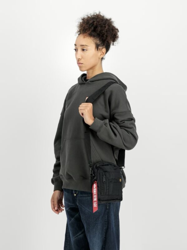 ALPHA INDUSTRIESBolso"Crew Carry Bag"color negro