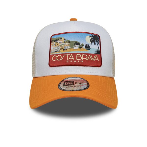 NEW ERAGorra"NE LOCATION PATCH TRUCKER NEWERA TNO"color naranja