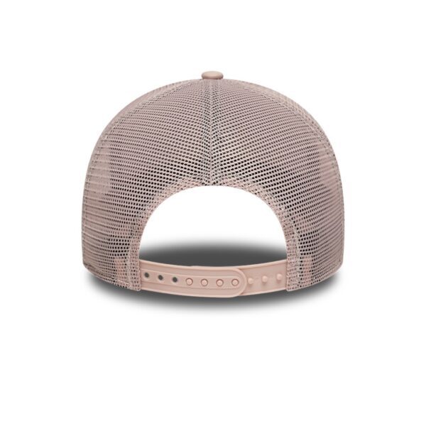 NEW ERAGorra"OUTLINE EF TRUCKER LOSDOD PKRDKC"color rosa
