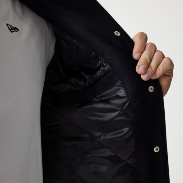 NEW ERAChaqueta"NBA PATCH VARSITY CHIBUL BLK"color negro