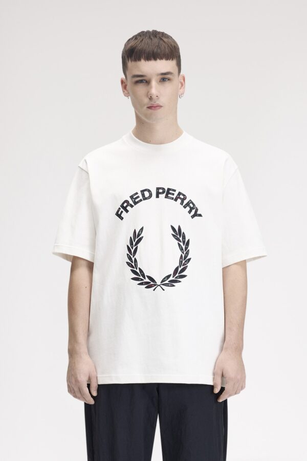 FRED PERRYCamiseta"FP TARTAN APPLIQUE T-SHIRT"color crudo