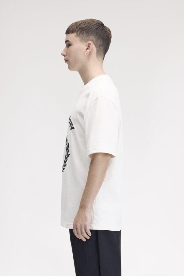 FRED PERRYCamiseta"FP TARTAN APPLIQUE T-SHIRT"color crudo