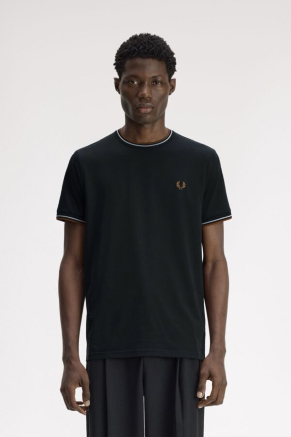 FRED PERRYCamiseta"Twin Tipped"color verde oscuro