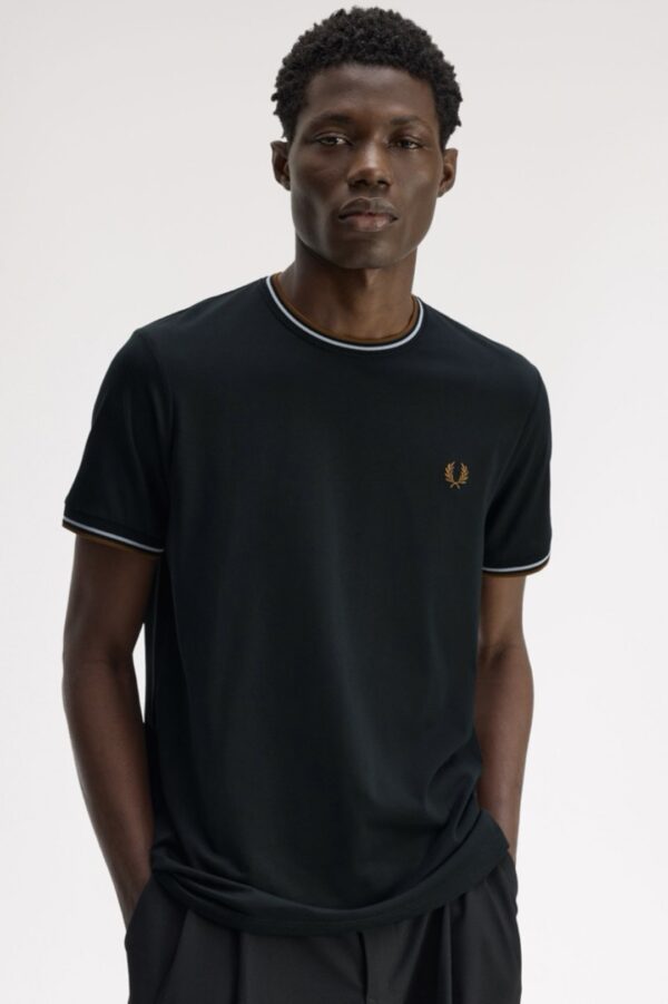 FRED PERRYCamiseta"Twin Tipped"color verde oscuro